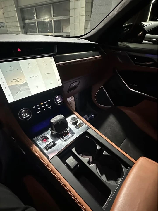2021 Jaguar F-Pace - Image 11 of 14