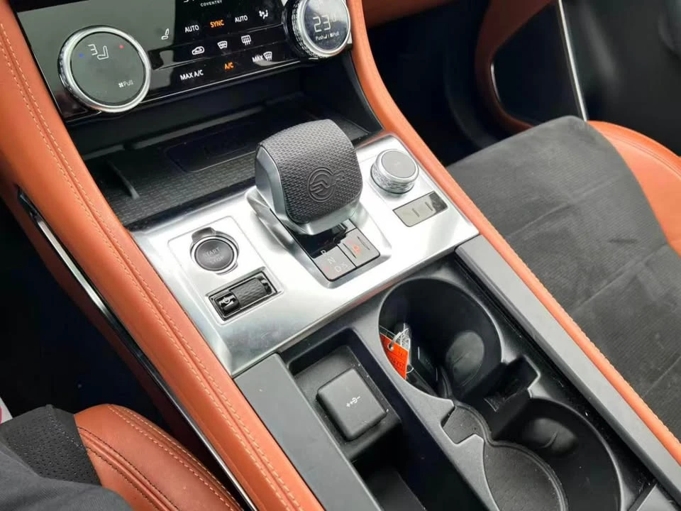 2021 Jaguar F-Pace - Image 15 of 19