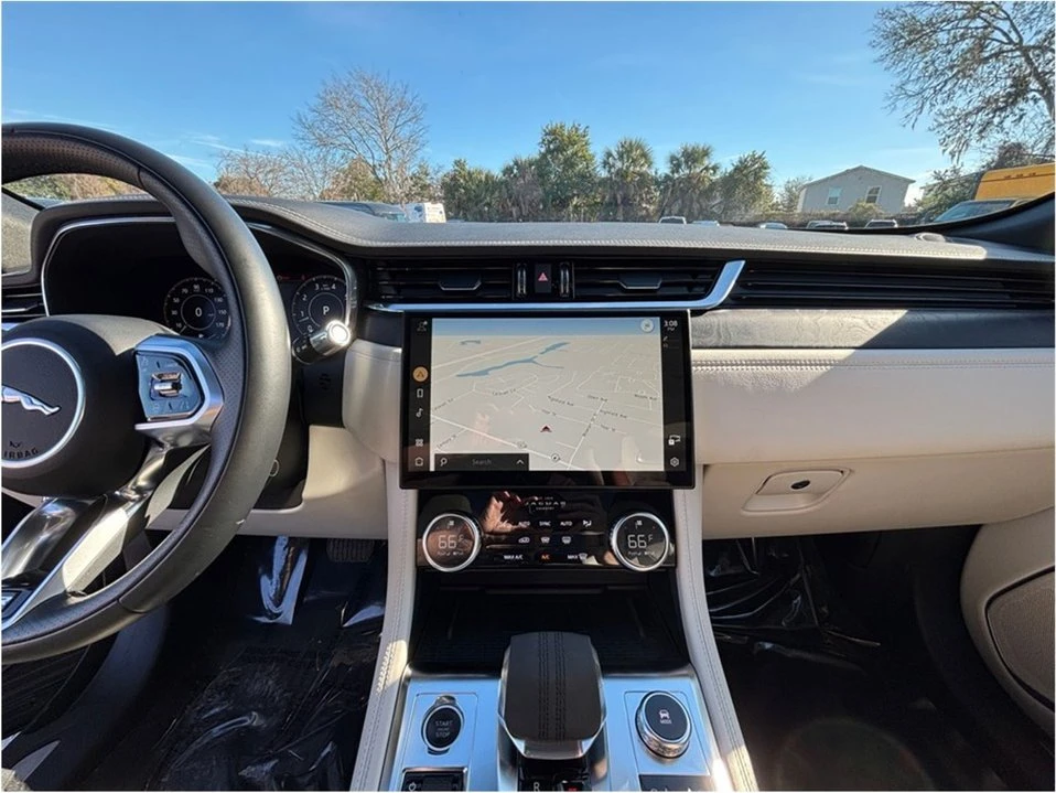 2021 Jaguar F-Pace - Image 11 of 19