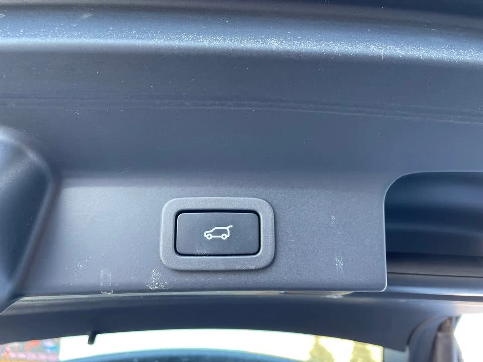 2021 Jaguar F-Pace - Image 15 of 20