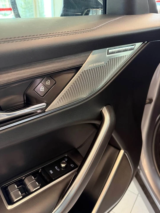 2021 Jaguar F-Pace - Image 7 of 14