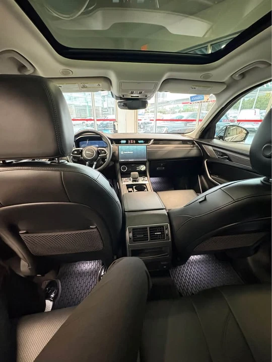 2021 Jaguar F-Pace - Image 8 of 9