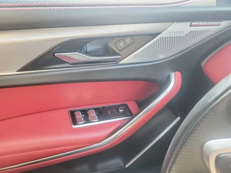 2021 Jaguar F-Pace - Image 11 of 17