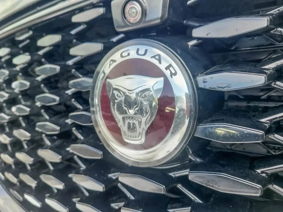 2021 Jaguar F-Pace - Image 7 of 17