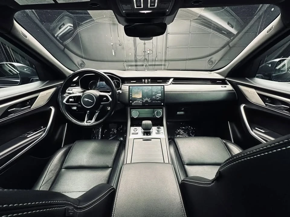 2021 Jaguar F-Pace - Image 16 of 18