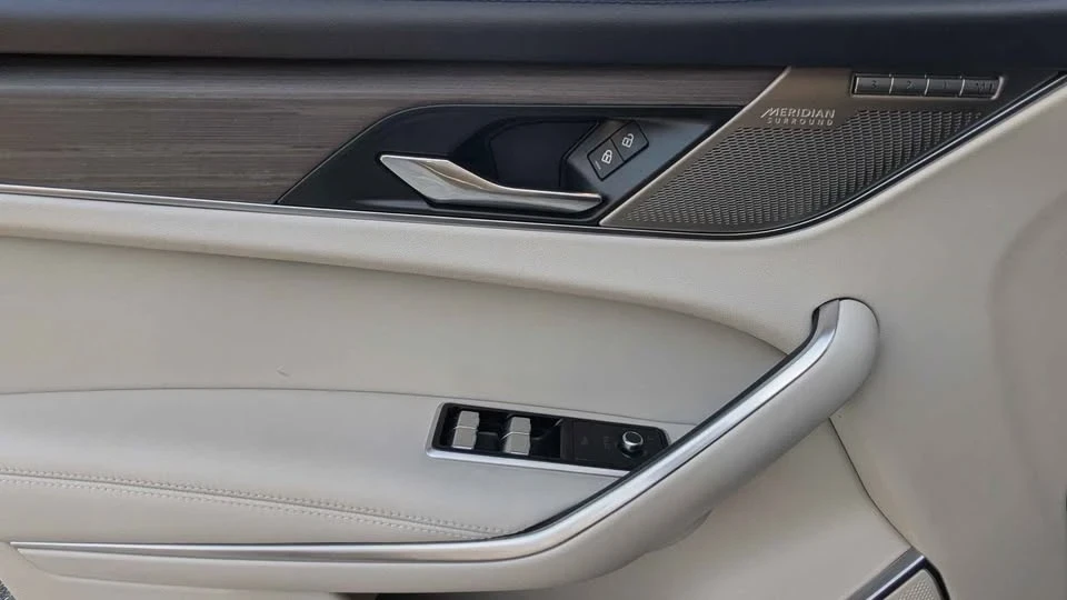 2021 Jaguar F-Pace - Image 8 of 13