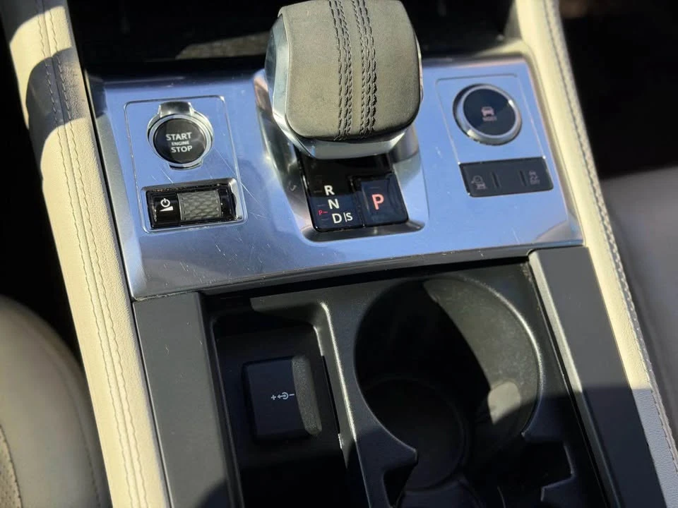 2021 Jaguar F-Pace - Image 14 of 17
