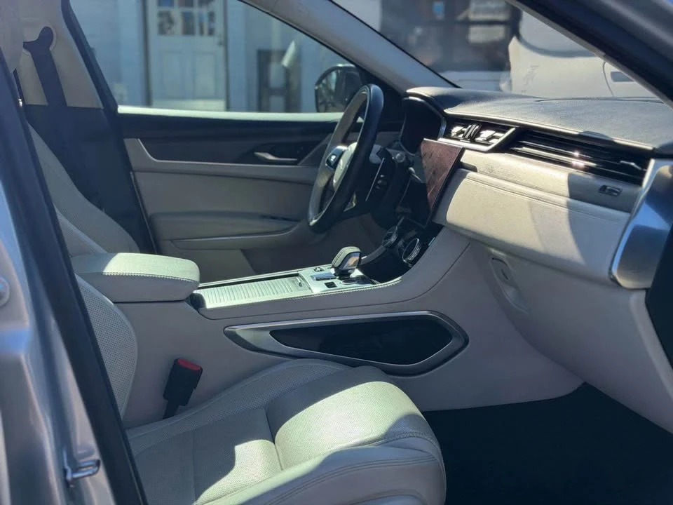 2021 Jaguar F-Pace - Image 8 of 17