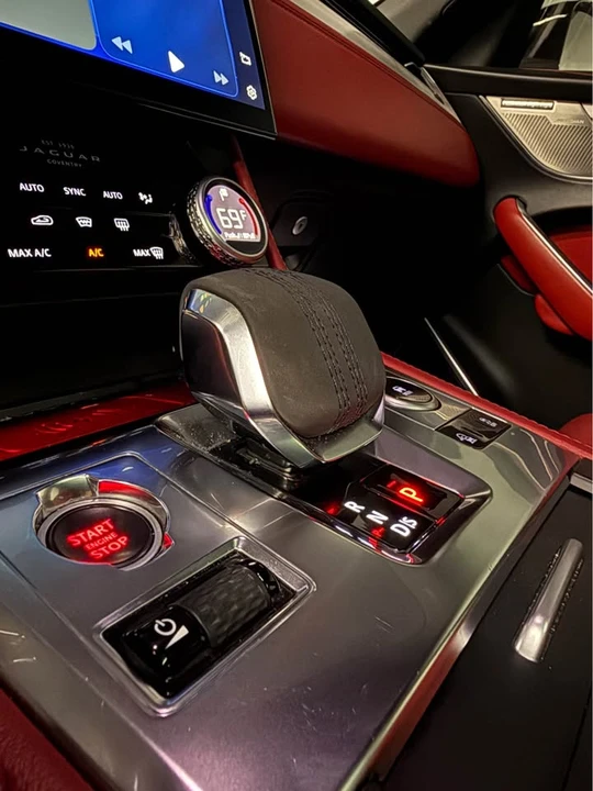 2021 Jaguar F-Pace - Image 5 of 8