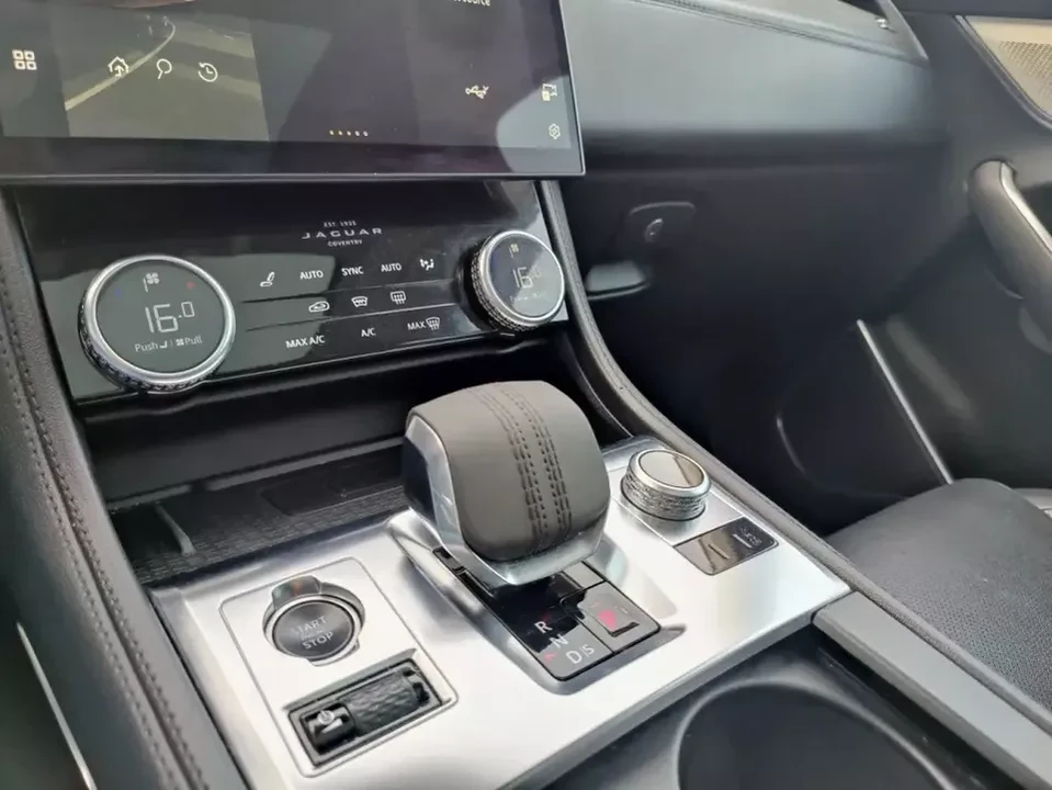 2021 Jaguar F-Pace - Image 13 of 17