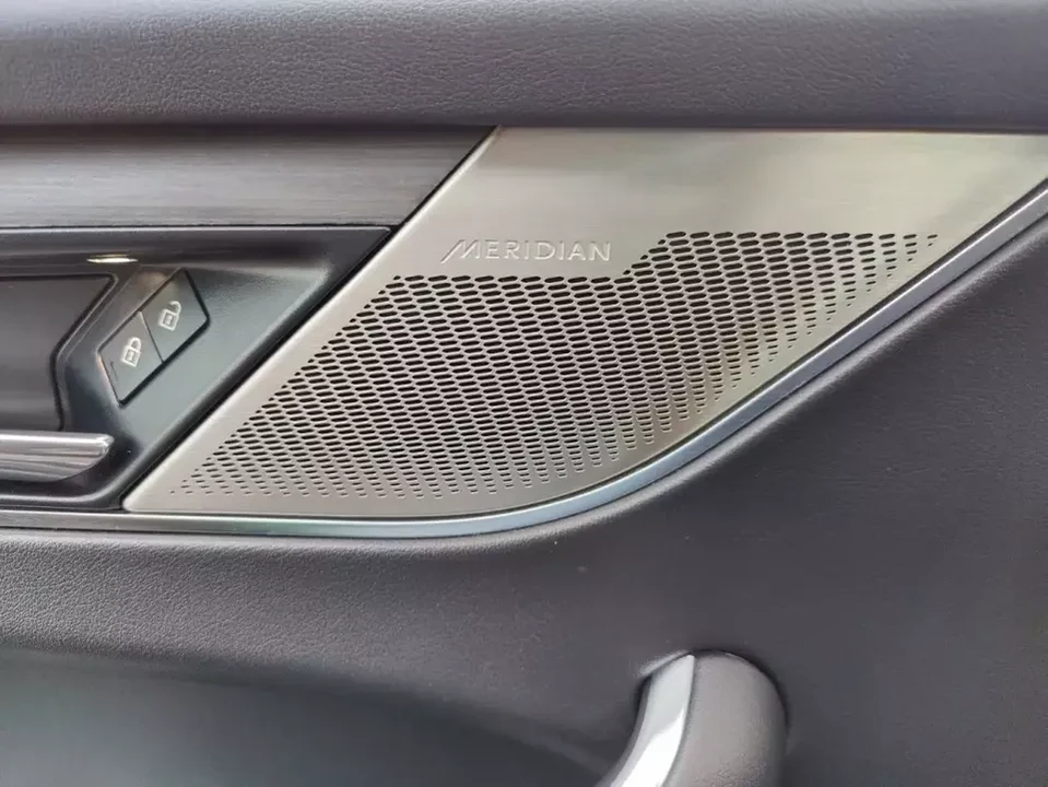 2021 Jaguar F-Pace - Image 11 of 17