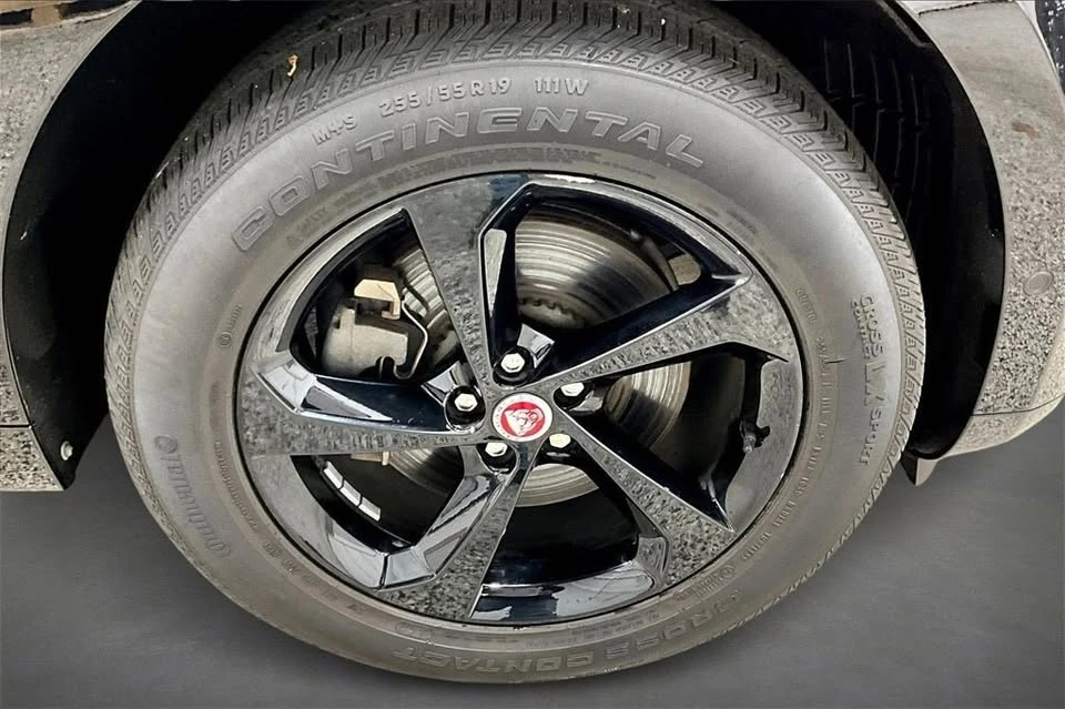 2021 Jaguar F-Pace - Image 17 of 20