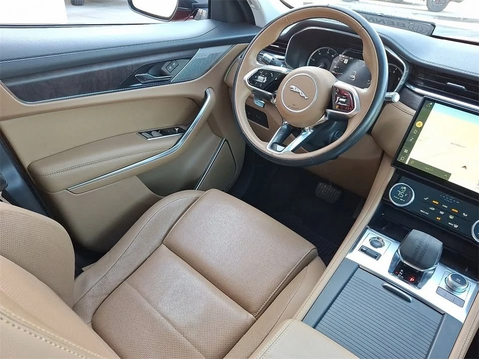 2021 Jaguar F-Pace - Image 11 of 19