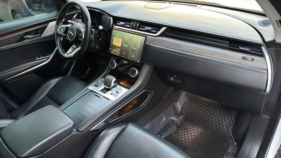 2021 Jaguar F-Pace - Image 14 of 20