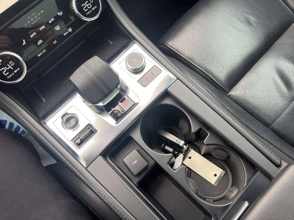 2021 Jaguar F-Pace - Image 14 of 19
