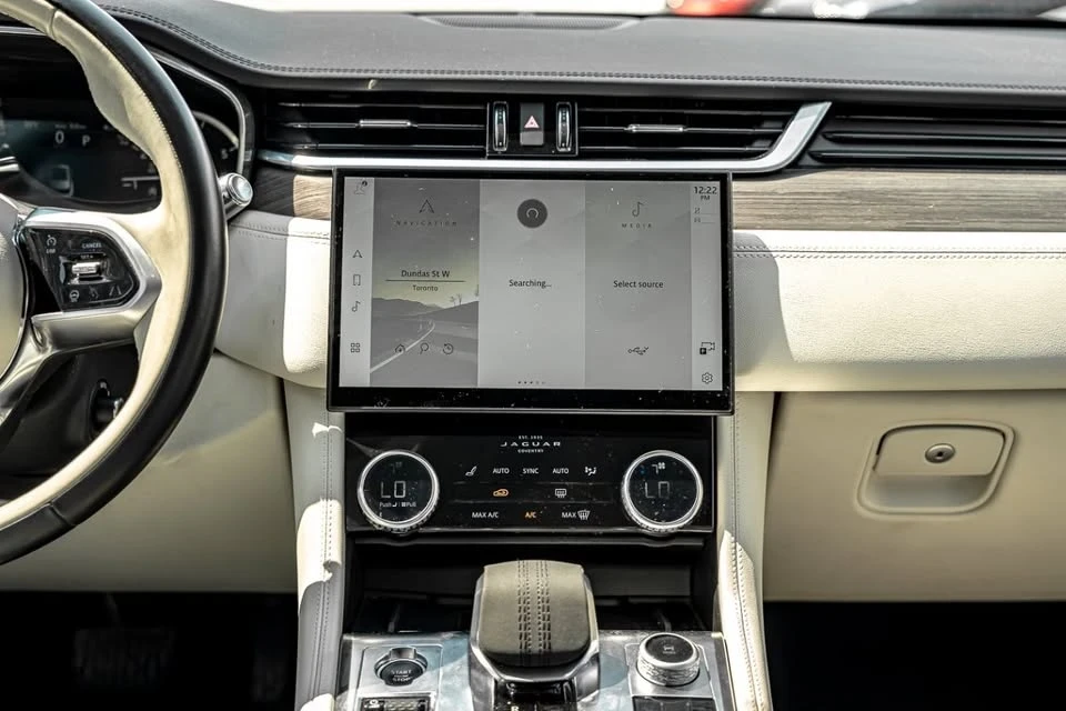 2021 Jaguar F-Pace - Image 9 of 14