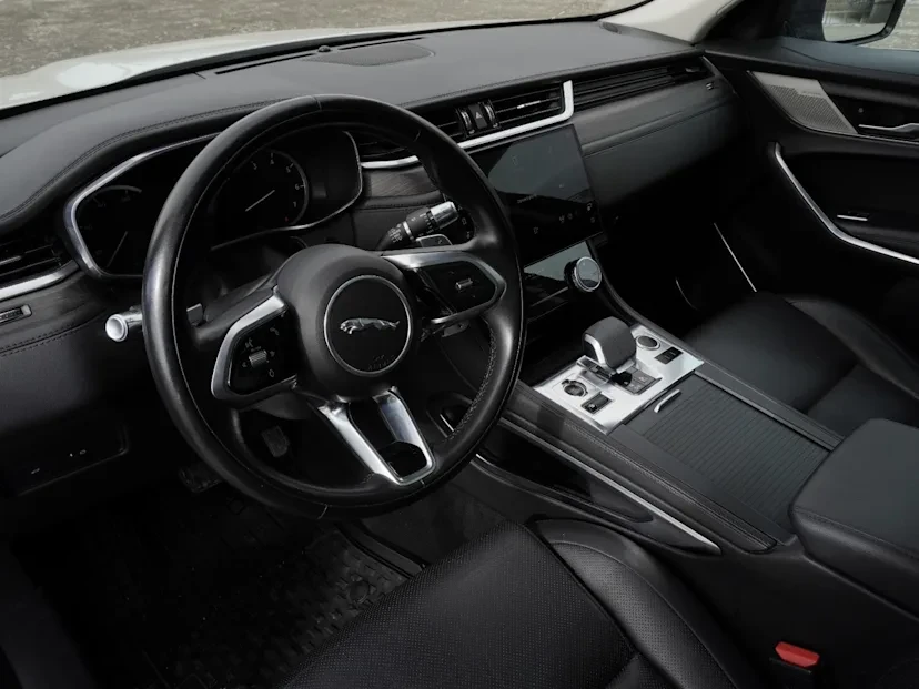 2021 Jaguar F-Pace - Image 7 of 17