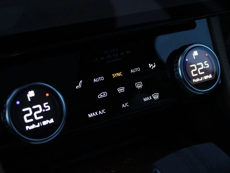2021 Jaguar F-Pace - Image 17 of 20