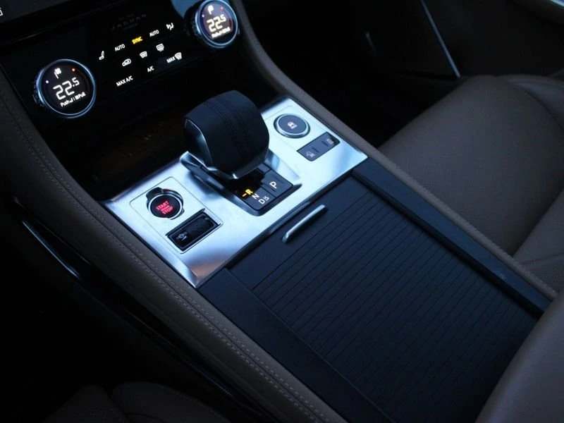 2021 Jaguar F-Pace - Image 14 of 19