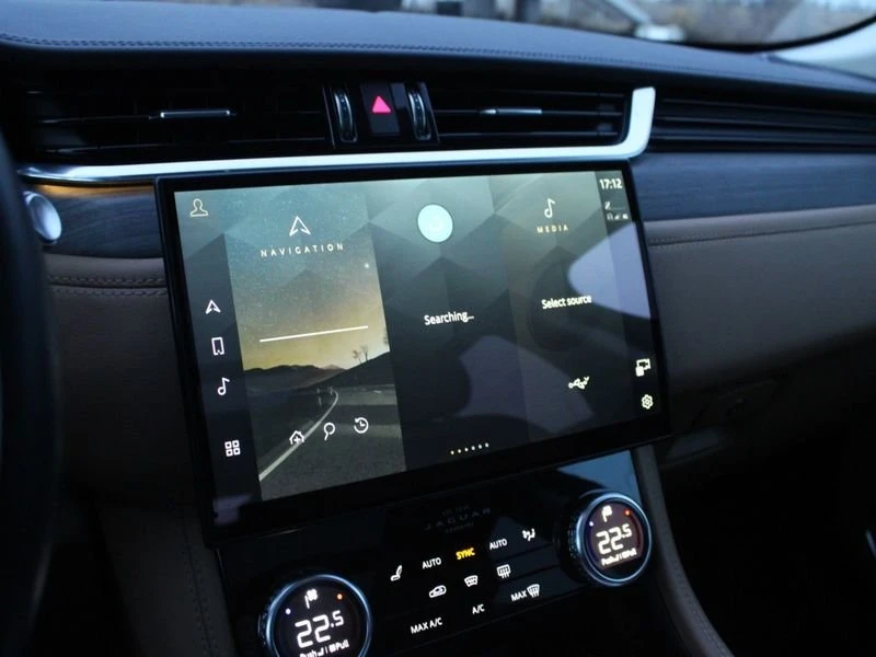 2021 Jaguar F-Pace - Image 13 of 19