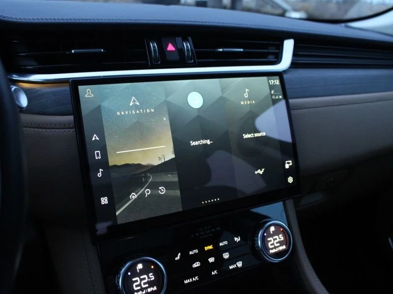 2021 Jaguar F-Pace - Image 14 of 20
