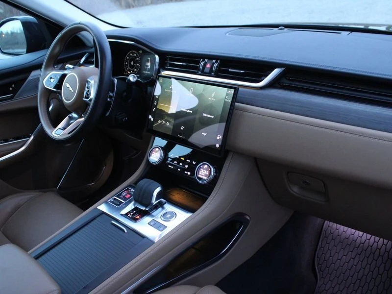 2021 Jaguar F-Pace - Image 11 of 20