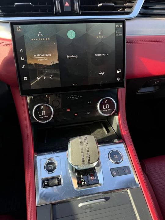 2021 Jaguar F-Pace - Image 10 of 17
