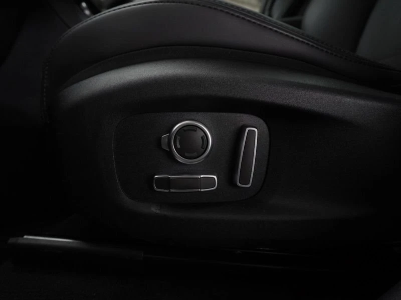 2021 Jaguar F-Pace SVR - Image 16 of 18