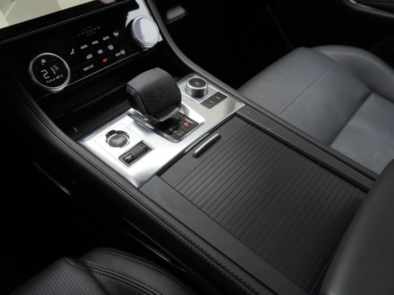 2021 Jaguar F-Pace SVR - Image 19 of 20