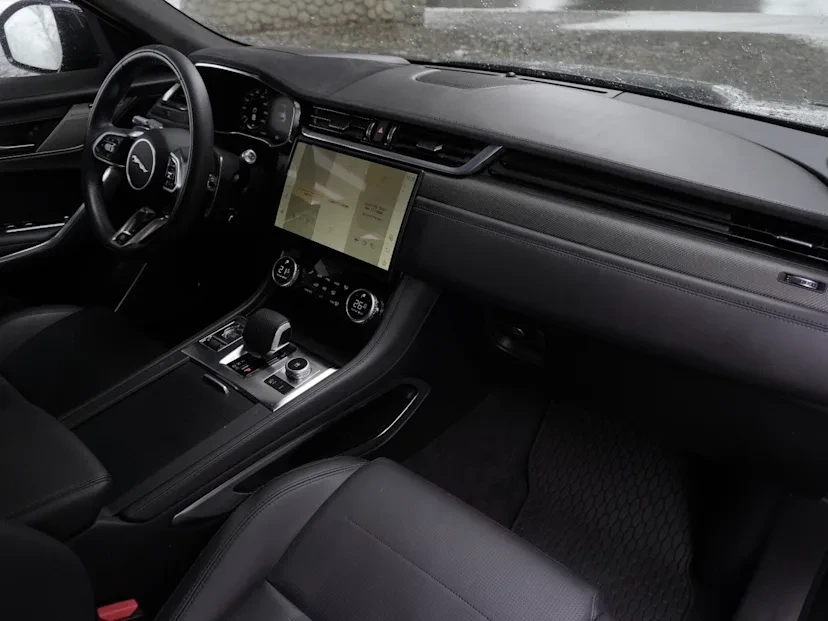 2021 Jaguar F-Pace SVR - Image 9 of 18