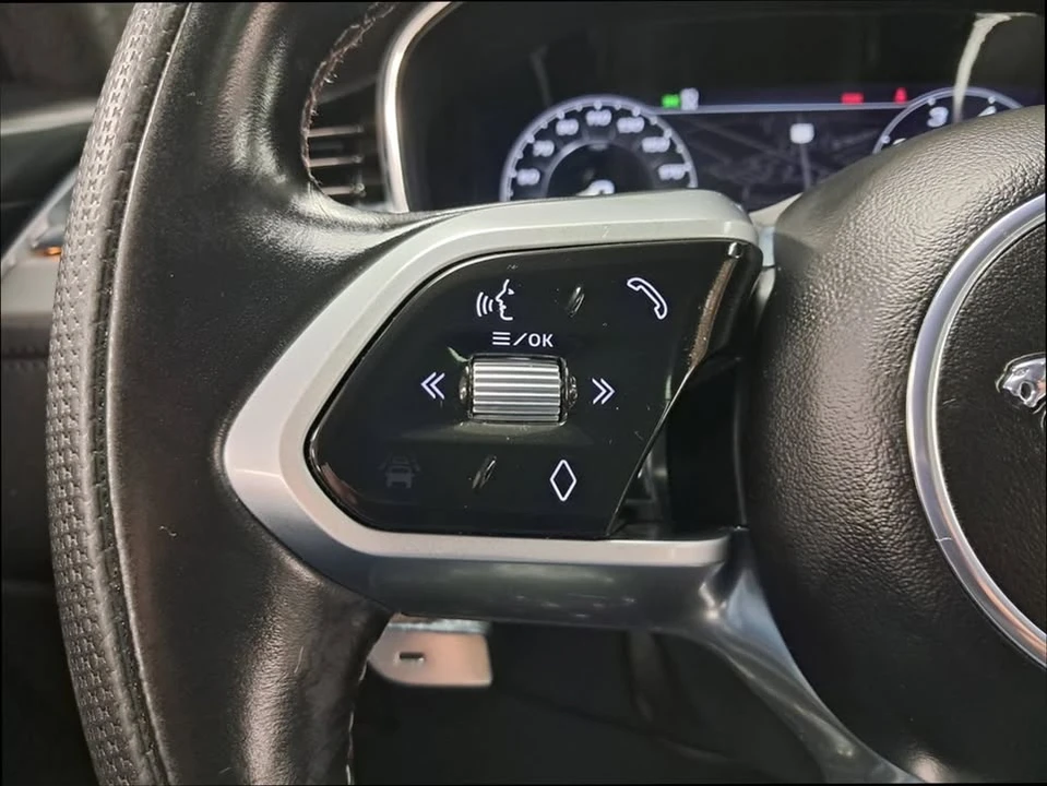 2021 Jaguar F-Pace SVR - Image 10 of 17