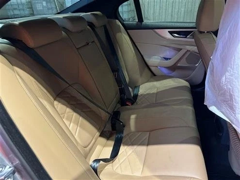 2021 Jaguar XE - Image 11 of 19