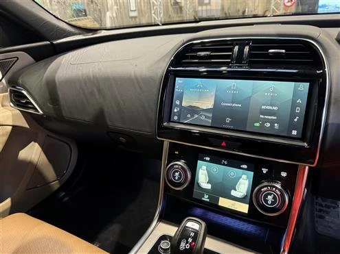 2021 Jaguar XE - Image 19 of 19