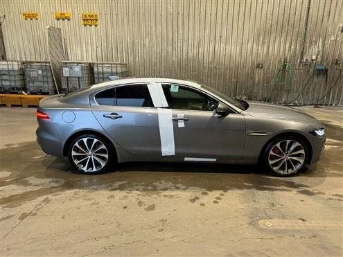 2021 Jaguar XE - Image 7 of 19