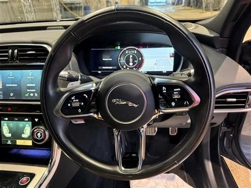 2021 Jaguar XE - Image 14 of 19