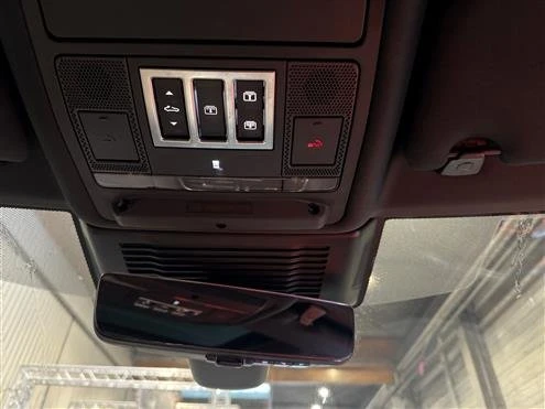 2021 Jaguar XE - Image 12 of 19