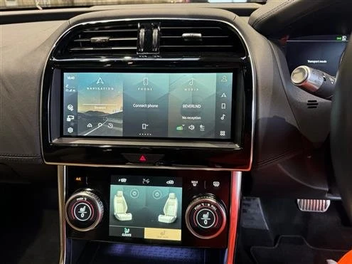 2021 Jaguar XE - Image 16 of 20