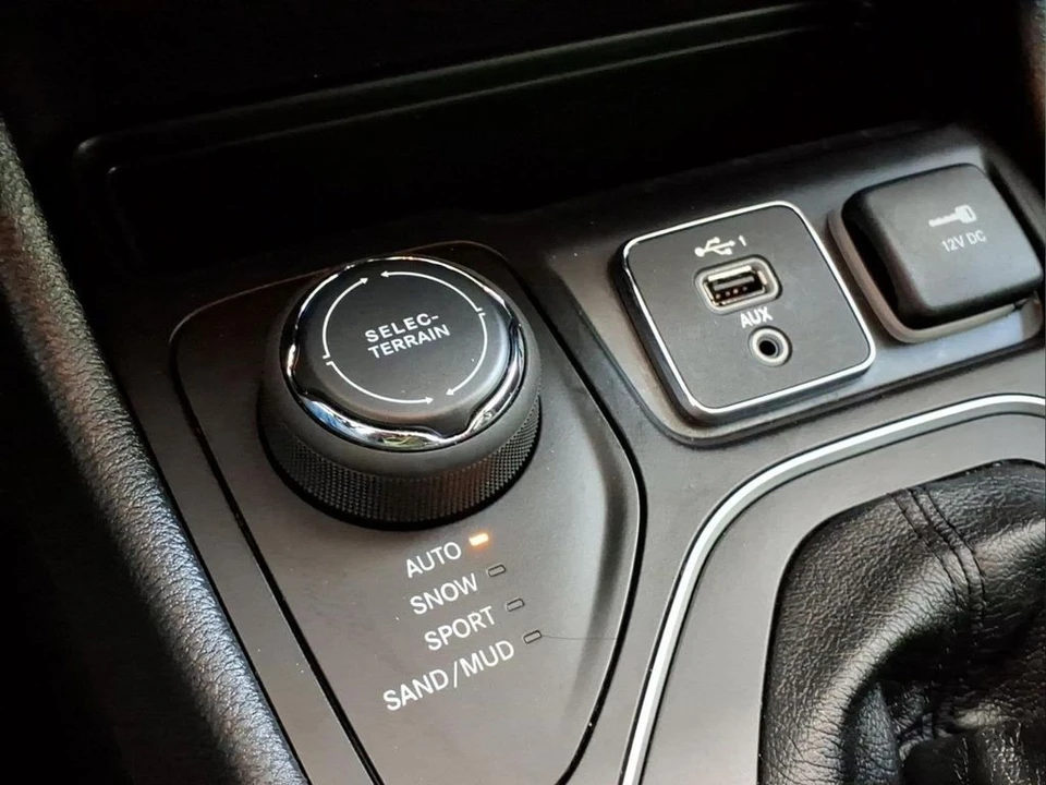2021 Jeep - Image 8 of 24