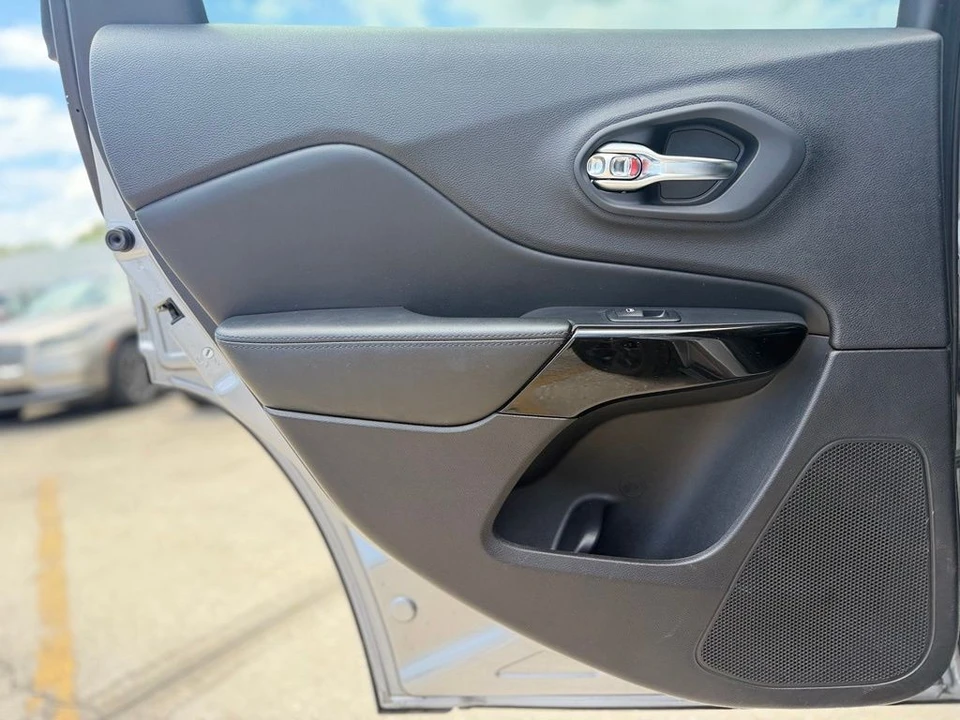 2021 Jeep KL Cherokee - Image 19 of 31