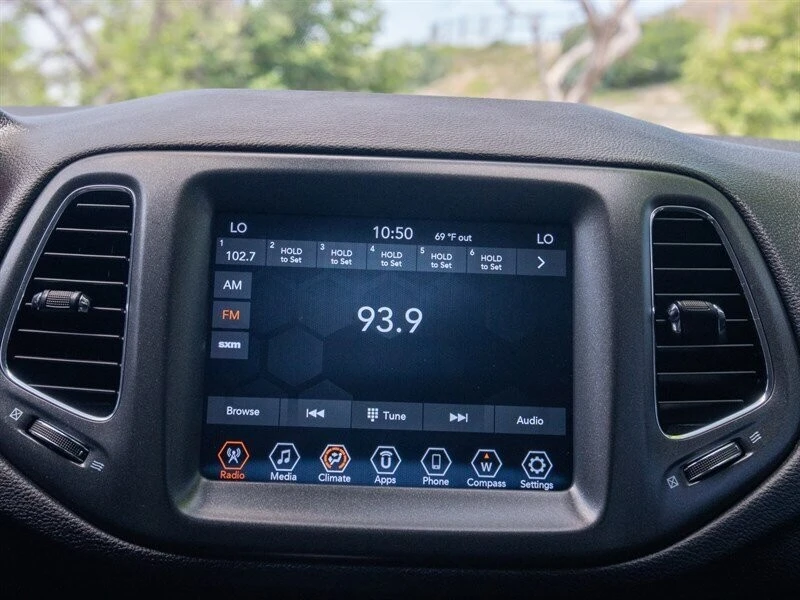 2021 Jeep Compass - Image 10 of 21