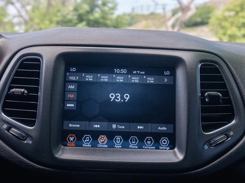 2021 Jeep Compass - Image 10 of 21