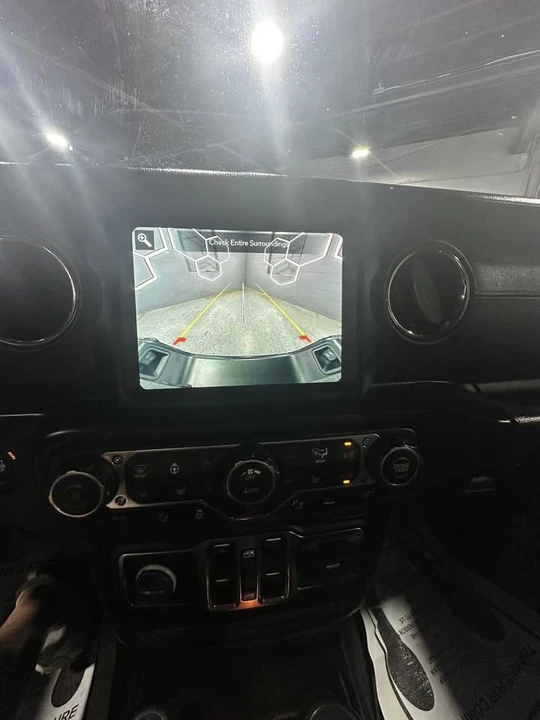 2021 Jeep JT Gladiator - Image 14 of 20