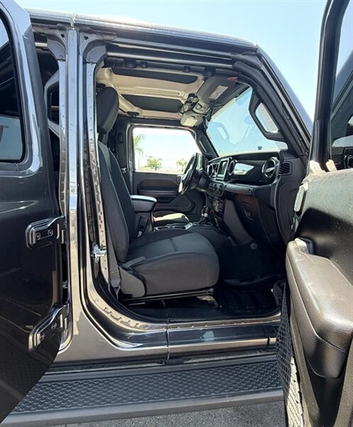 2021 Jeep JT Gladiator - Image 14 of 20