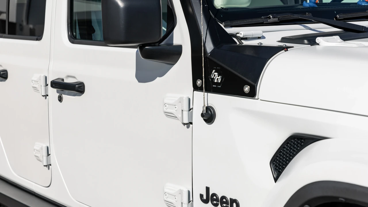2021 Jeep JT Gladiator - Image 17 of 31