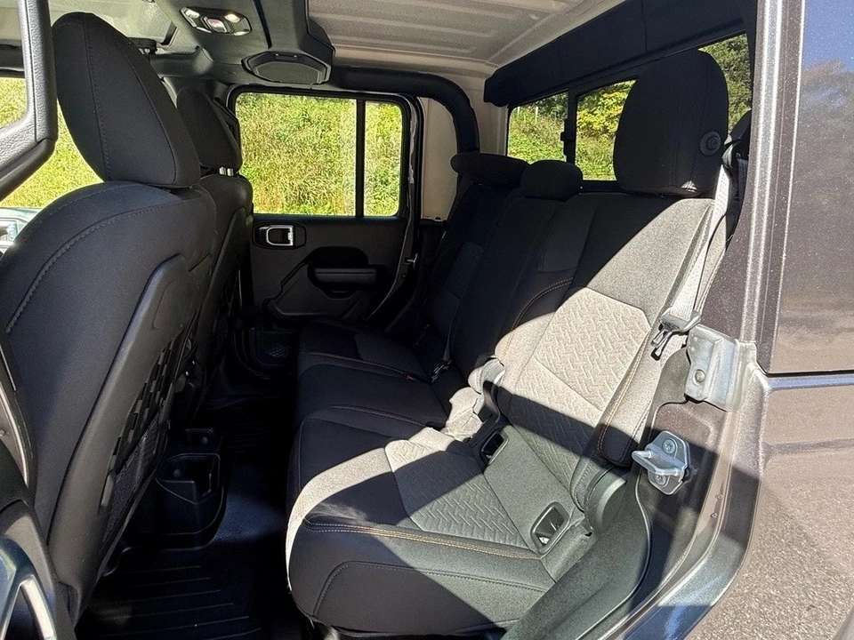 2021 Jeep JT Gladiator - Image 16 of 21