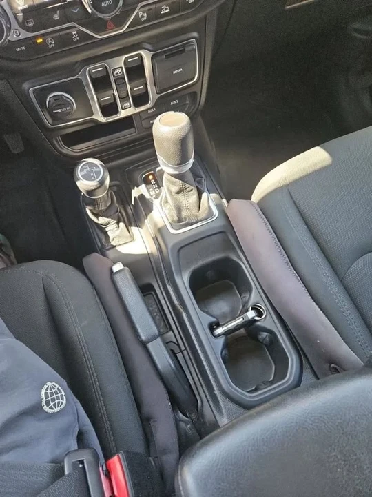 2021 Jeep JT Gladiator - Image 13 of 18