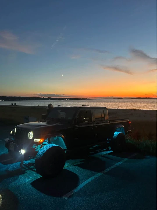 2021 Jeep JT Gladiator - Image 2 of 2