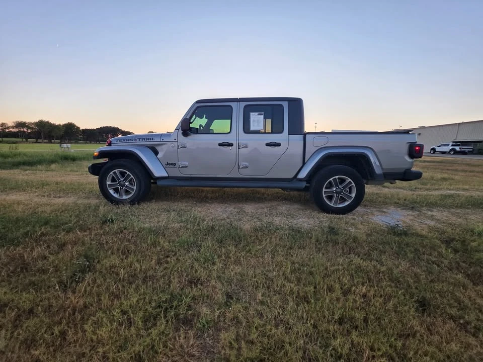 2021 Jeep JT Gladiator - Image 2 of 8
