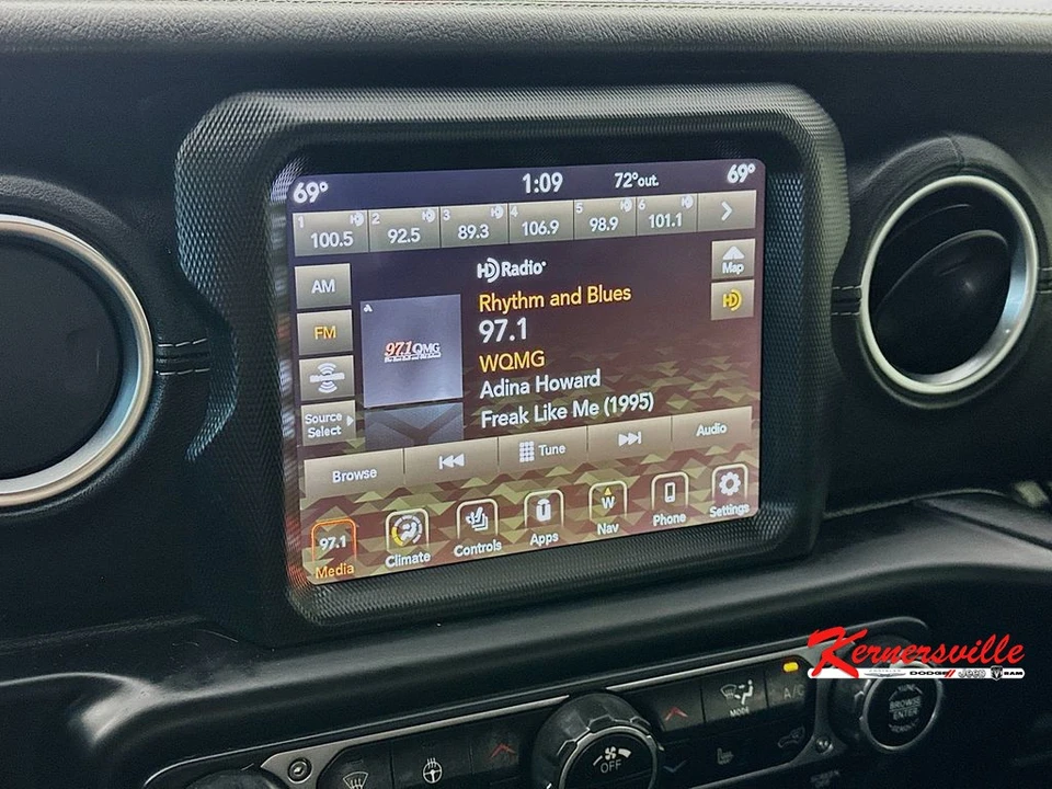 2021 Jeep JT Gladiator - Image 17 of 24