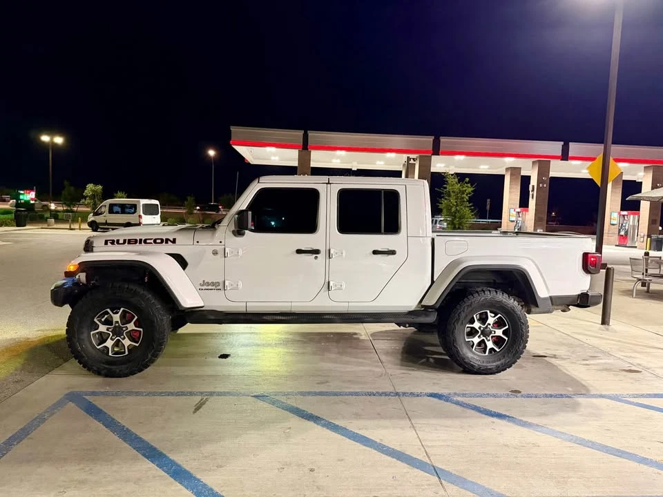 2021 Jeep JT Gladiator - Image 2 of 5